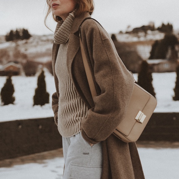 Michael Kors Madelyn Large Convertible Two-way wear Shoulder Bag - Picture 4 of 4